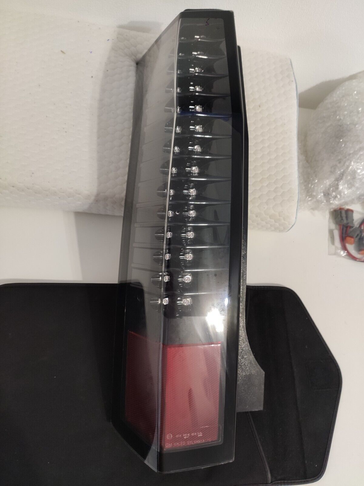 2004-2009 CADILLAC SRX LED ECE EURO EXPORT TAILLIGHTS USED OEM GM