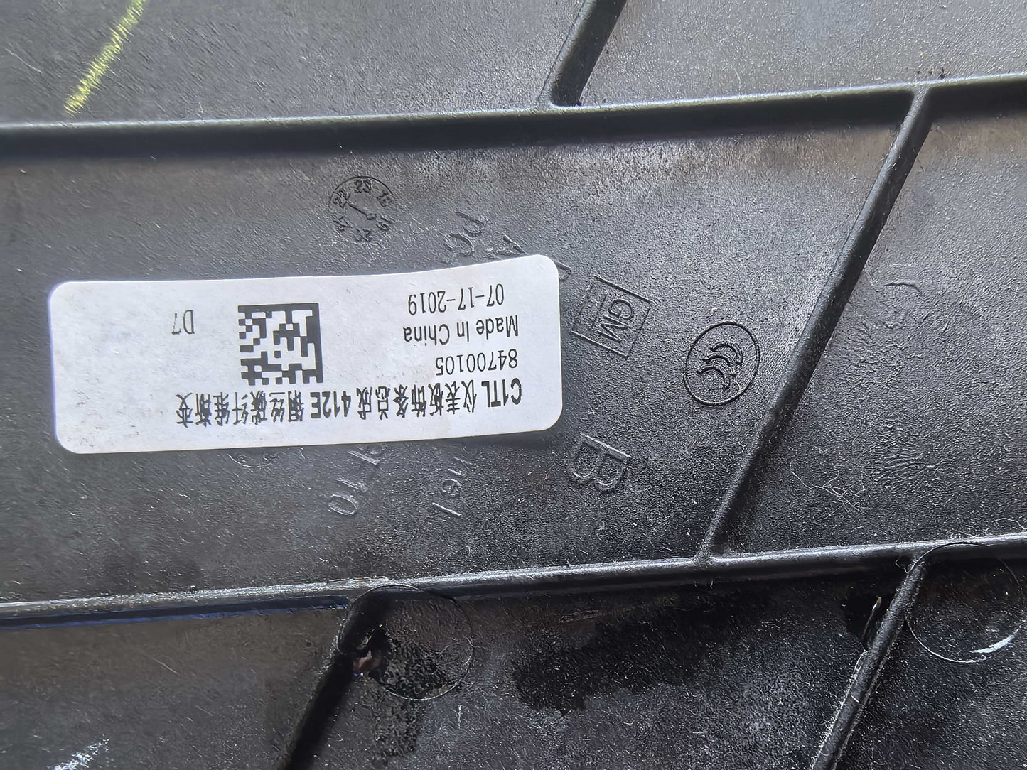 2020-25 CADILLAC XT6 CENTER DASH CARBON APPLIQUE TRIM NEW OEM GM 84793119