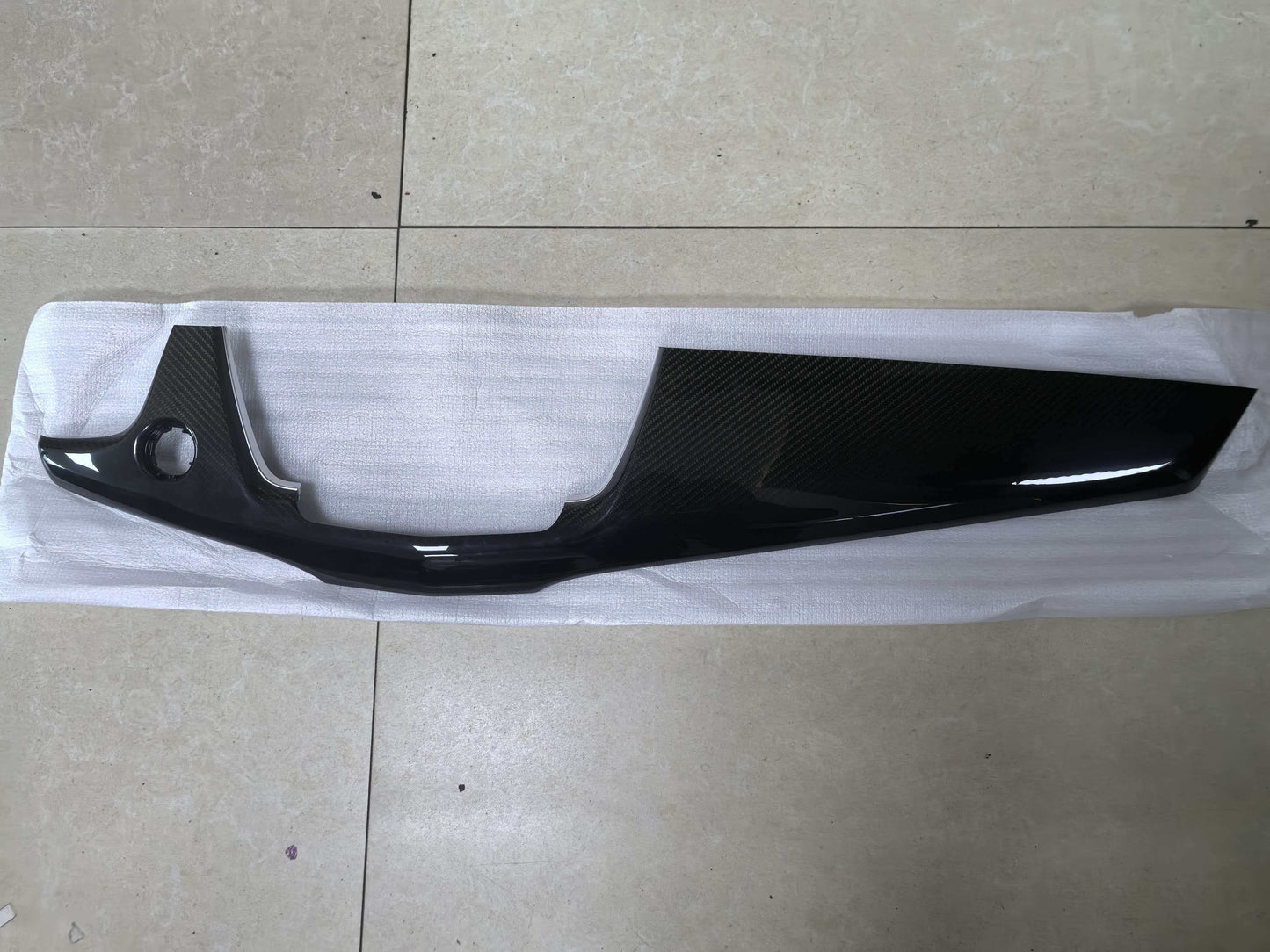 2020-25 CADILLAC XT6 CENTER DASH CARBON APPLIQUE TRIM NEW OEM GM 84793119 84793120