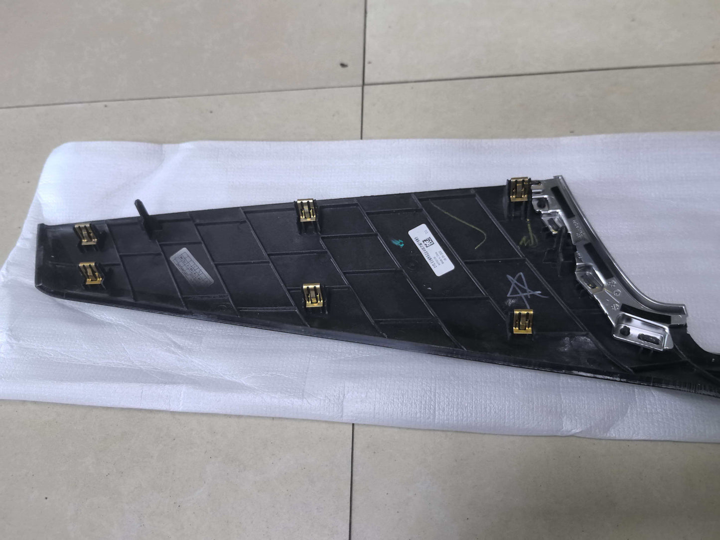 2020-25 CADILLAC XT6 CENTER DASH CARBON APPLIQUE TRIM NEW OEM GM 84793119 84793120