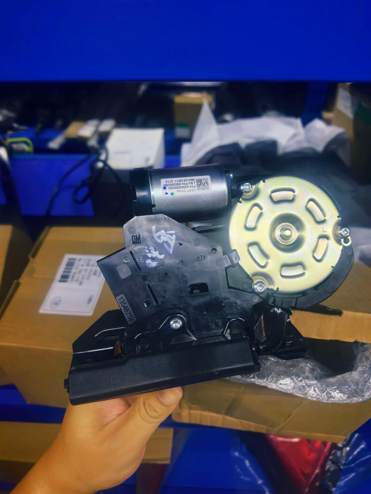 21-27 TRAILBLAZER  20-27 ENCORE GX 24-27 ENVISTA 16-20 ENVISION POWER LIFTGATE LATCH NEW OEM 13548758 GM