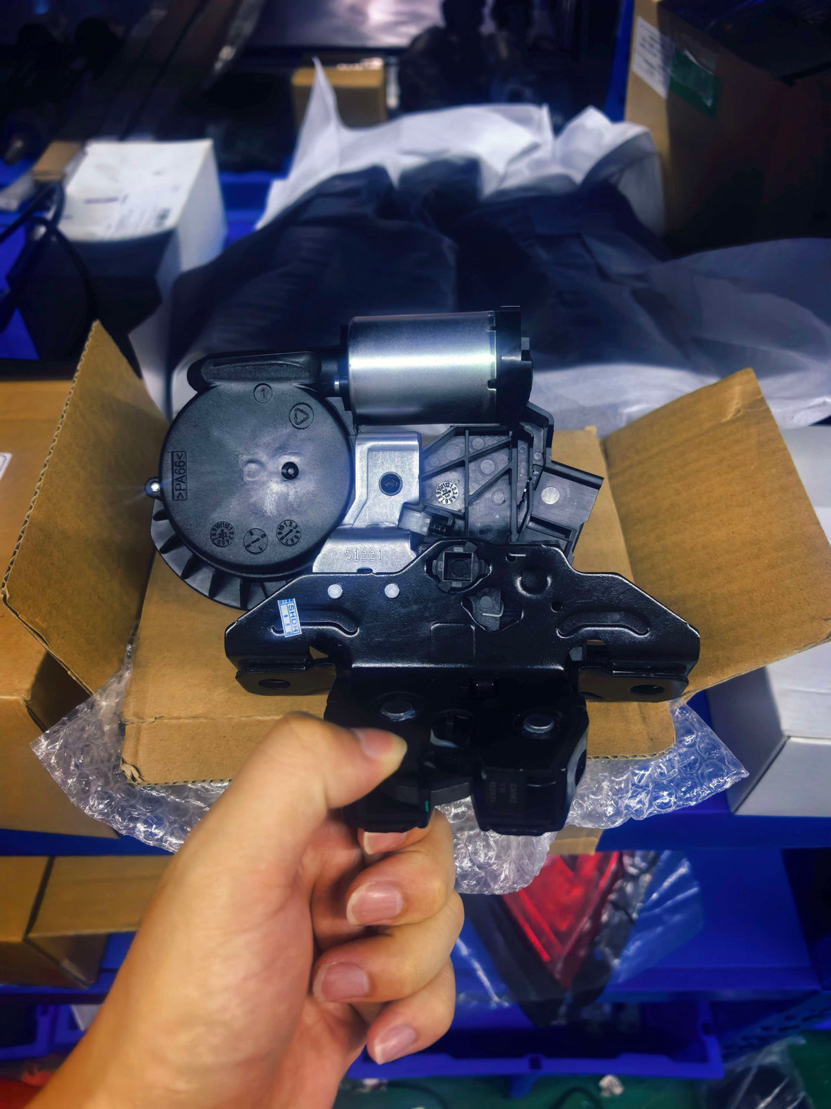 21-27 TRAILBLAZER  20-27 ENCORE GX 24-27 ENVISTA 16-20 ENVISION POWER LIFTGATE LATCH NEW OEM 13548758 GM