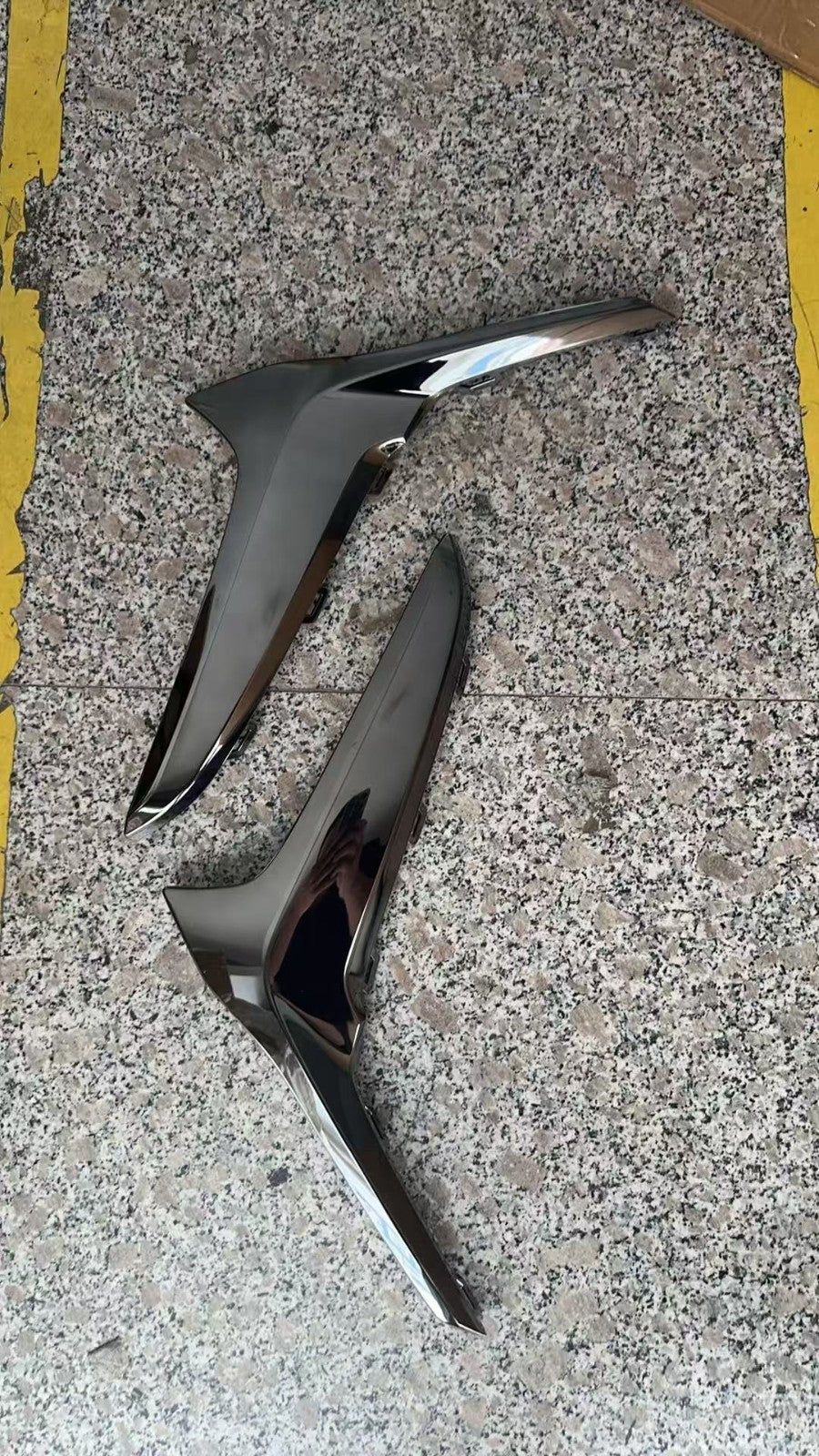 2024-2027 BUICK ENVISION Front Lower Molding New OEM GM 26358132 26358133 26358134 26358135