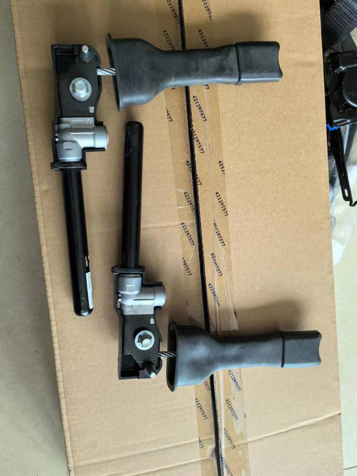 2024-2027 CHEVROLET TRAX FRONT SEAT BELT TENSIONERS NEW OEM GM PAIR